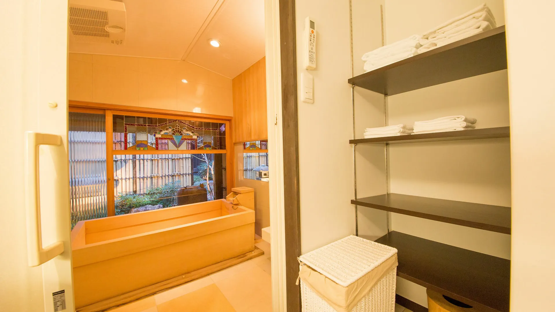 Le Machiya Rokkaku Suite Kjóto 0*,  Japonsko